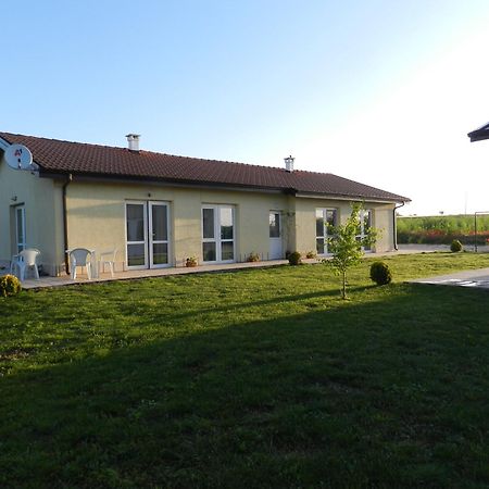 Villa Campo Ezerets Luaran gambar