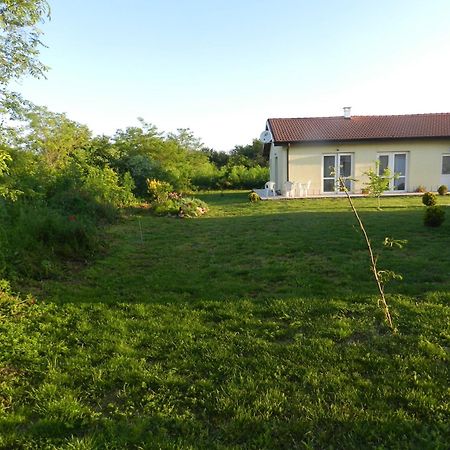 Villa Campo Ezerets Luaran gambar