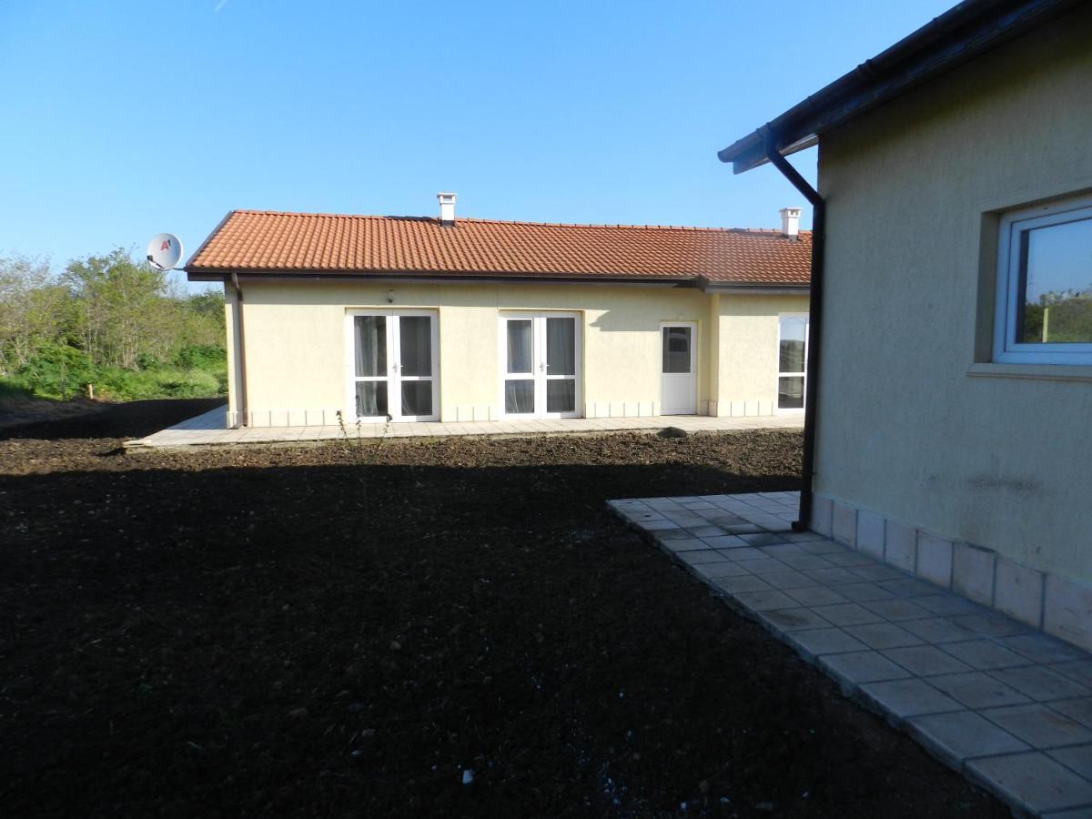 Villa Campo Ezerets Luaran gambar