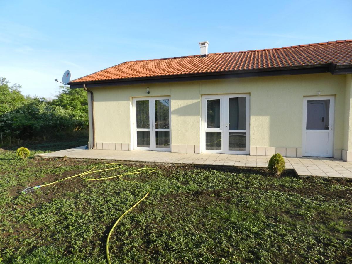 Villa Campo Ezerets Luaran gambar