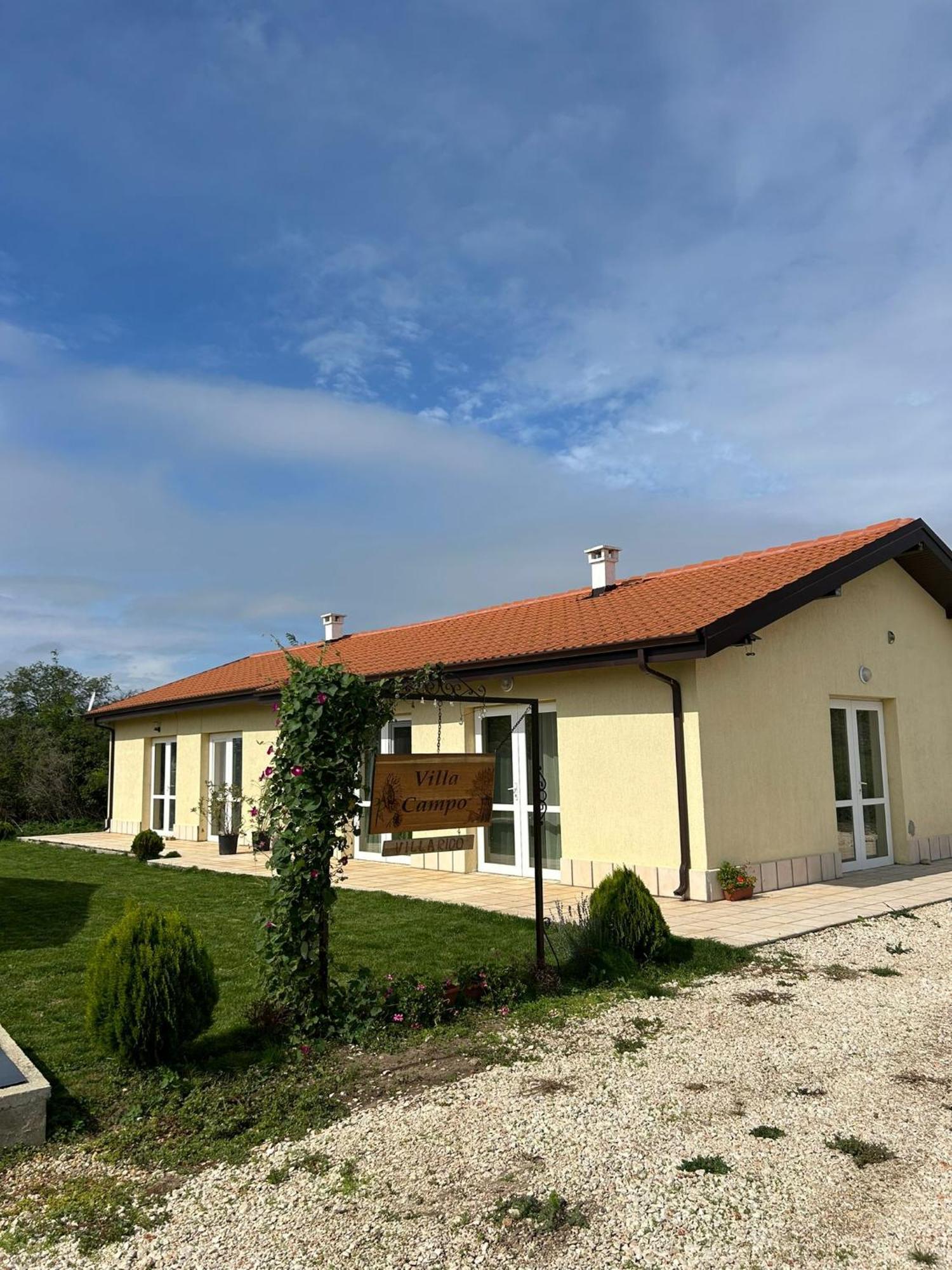 Villa Campo Ezerets Luaran gambar