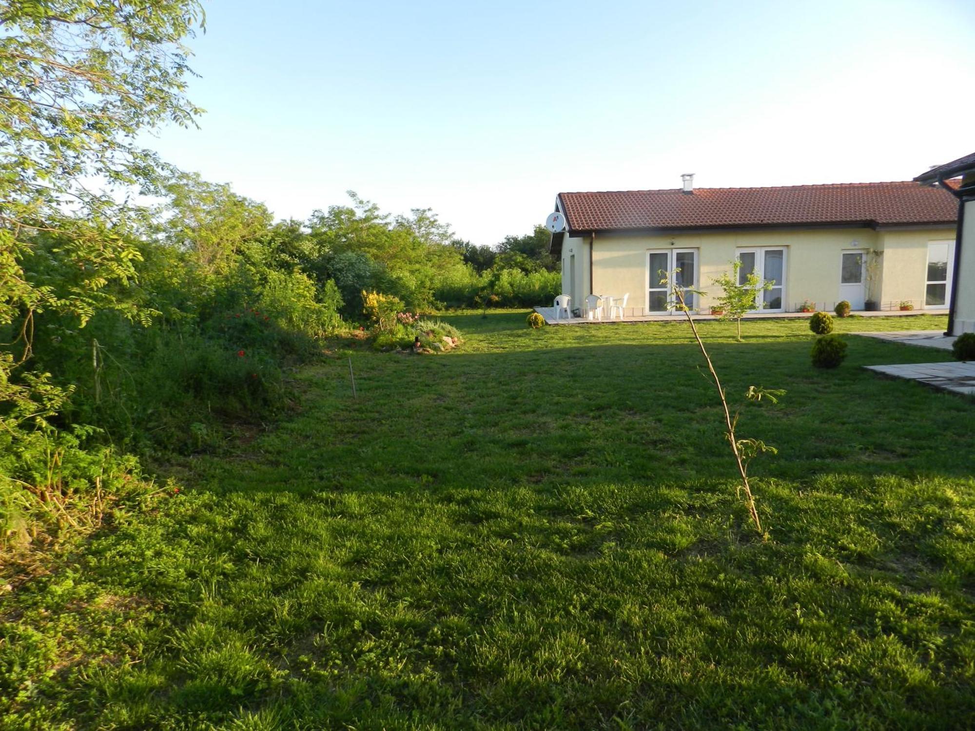 Villa Campo Ezerets Luaran gambar